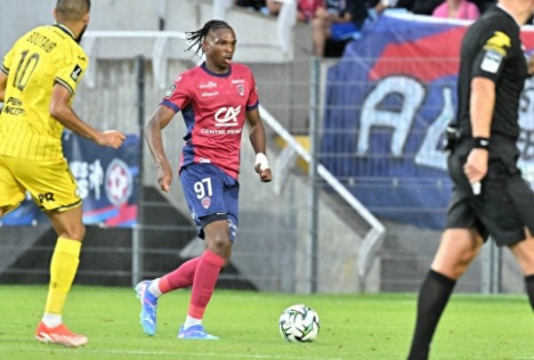 汇配资 英媒: 红军纽卡也有意枪手中卫目标雅奎特 雷恩坚称球员是非卖品