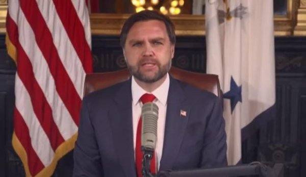 大咖配资 万斯：柯克的遗孀悲痛欲绝，竟然有人在他的坟头蹦迪